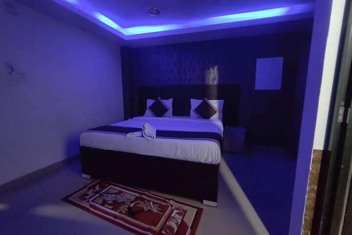 Room 6 of 18