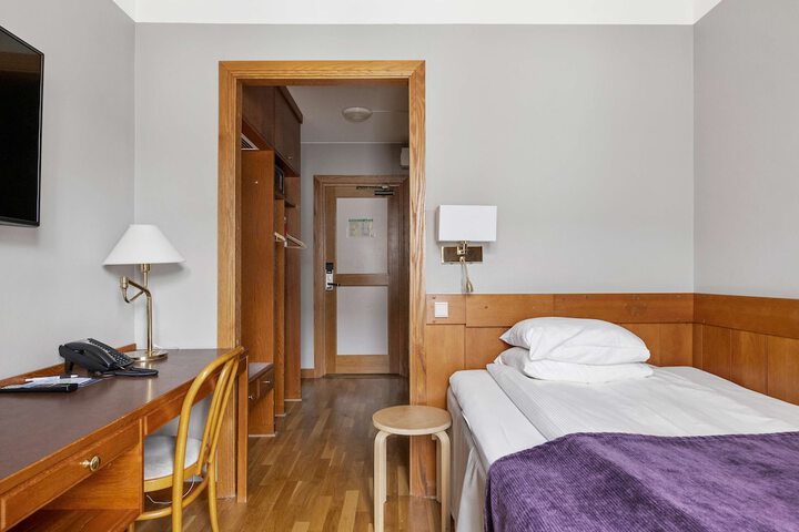 Room 21 of 57