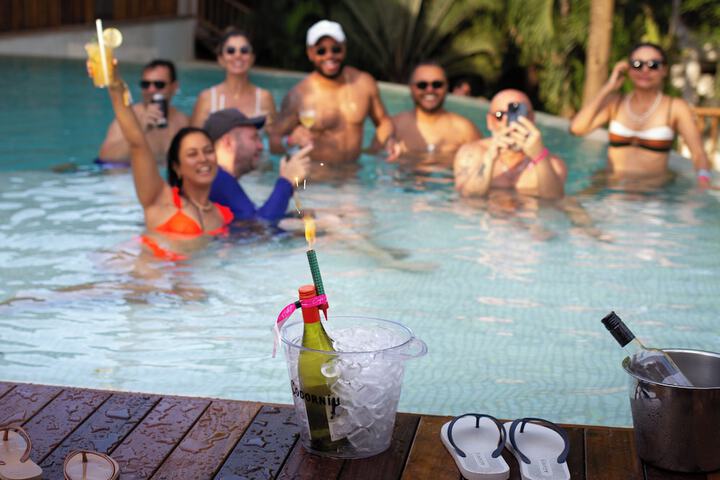Pool 186 of 262