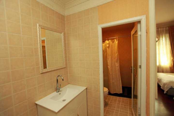 Room 15 of 18