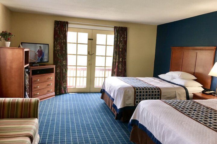 Quadruple Deluxe Queen Bed (5 of 28)