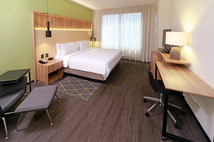 Room 16 of 155