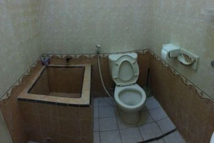 Room 3 of 32