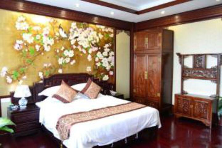 Room 7 of 9