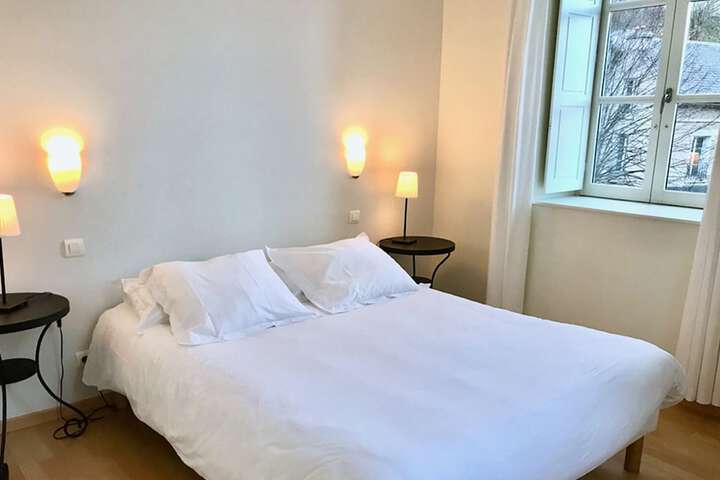 Room 11 of 37