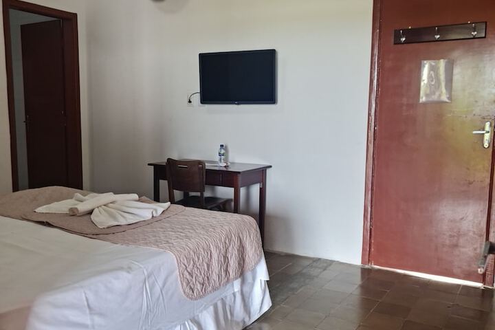 Room 32 of 157