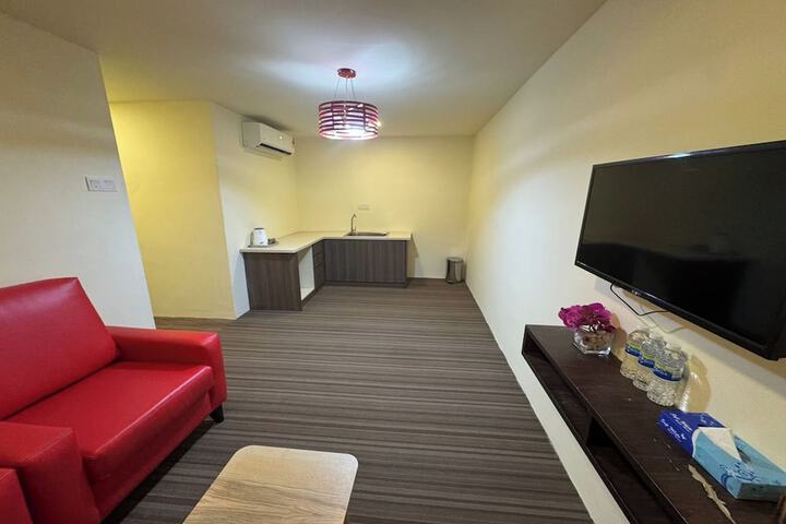 Lounge 45 of 51