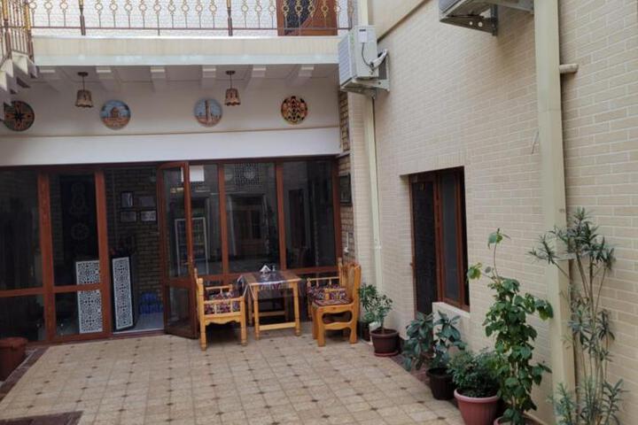 ESHONI PIR Boutique