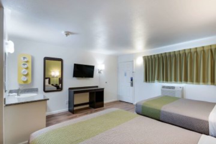 Room 22 of 38