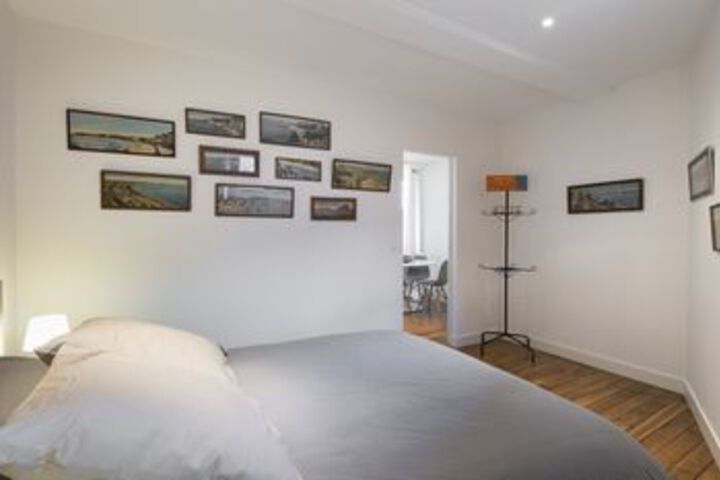 Room 4 of 8