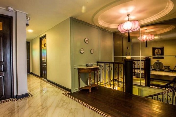 Hotel Entry