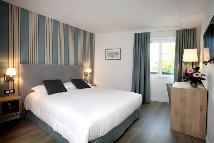 Room 2 of 20