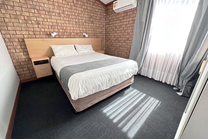 Room 4 of 49