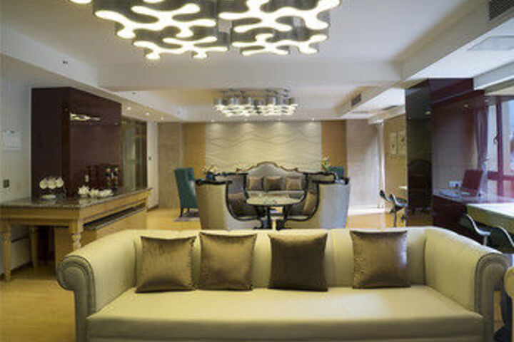 Business Center 5 of 27