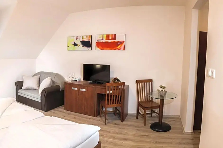 Room 4 of 5