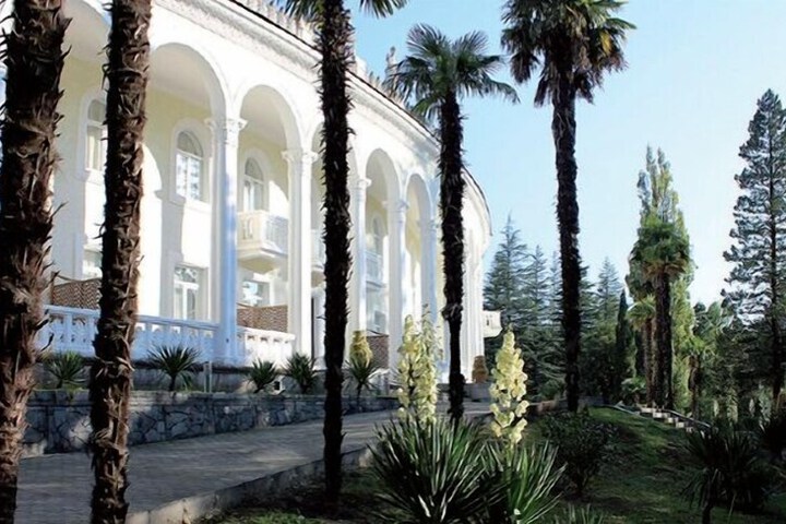 Hotel Exterior 37 of 43