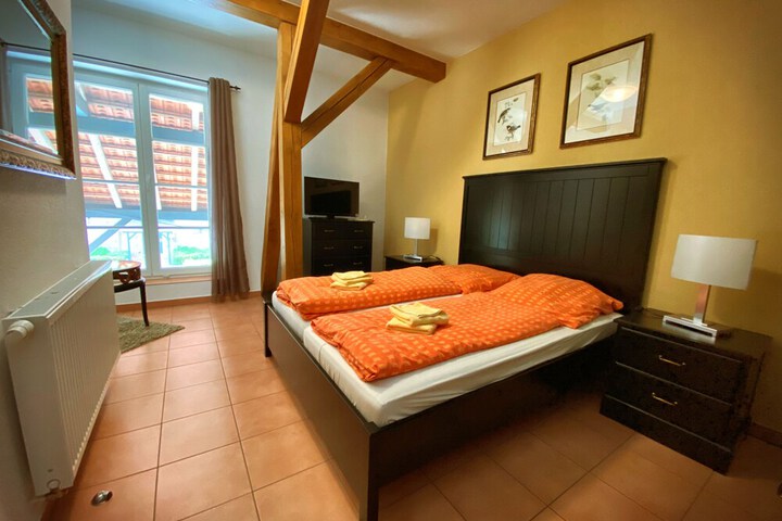 Room 8 of 10