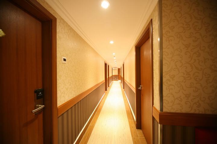 Ballroom/Hall 33 of 35