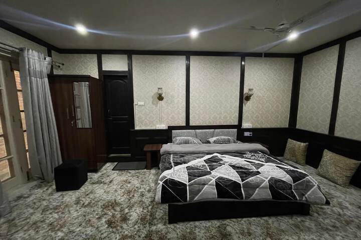 Room 6 of 26