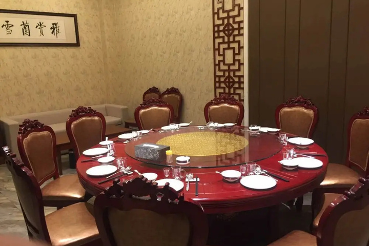 Dining 11 of 12
