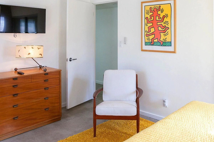 Room 2 of 9