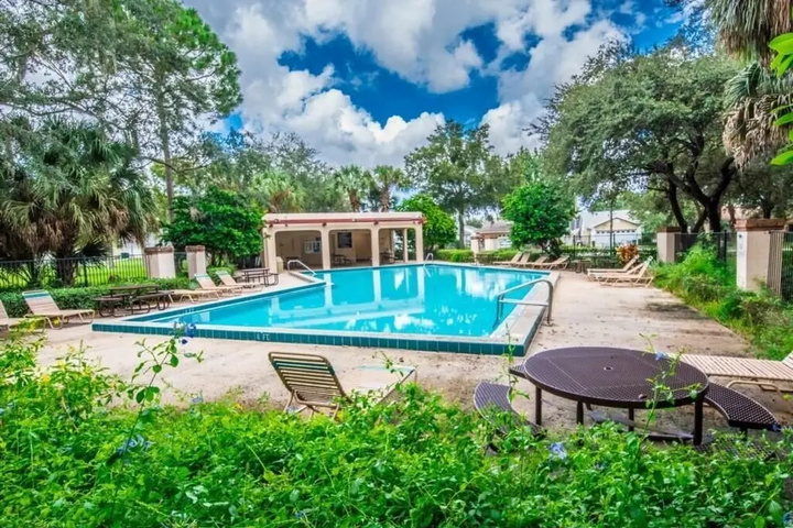 Pool 10 of 17