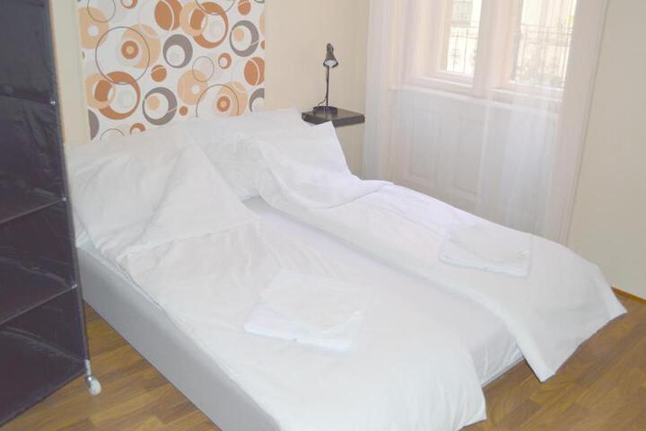 Room 8 of 10