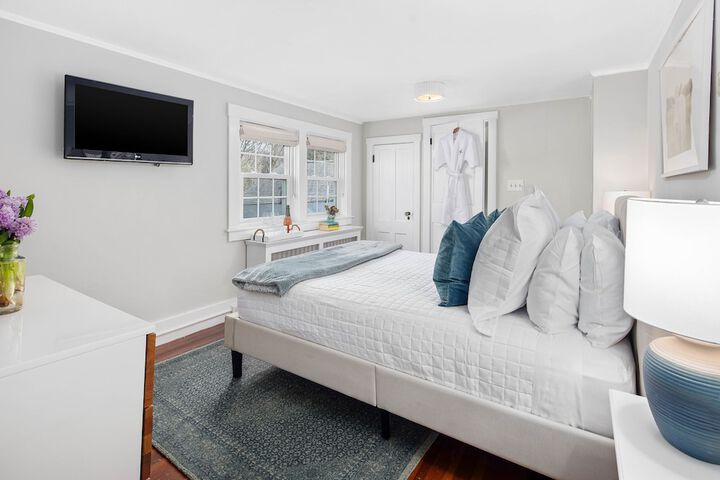 Room 15 of 143