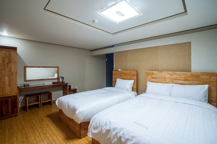 Room 8 of 22