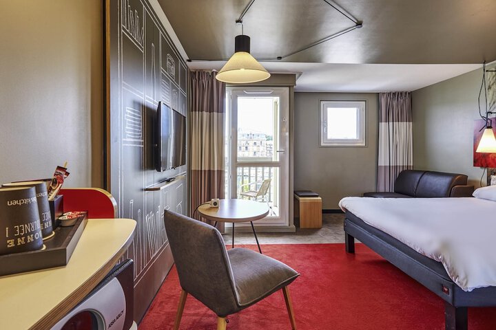 Room 16 of 90
