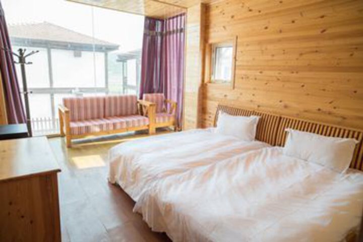 Room 6 of 24