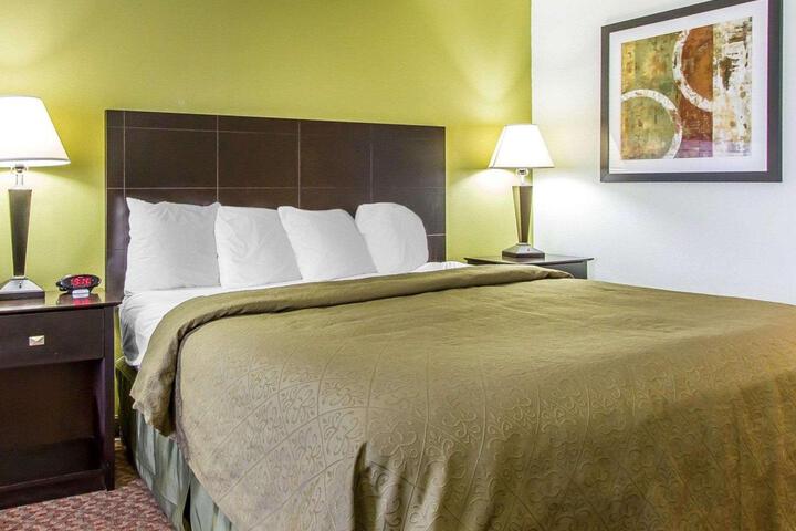 1 King Bed (7 of 8)