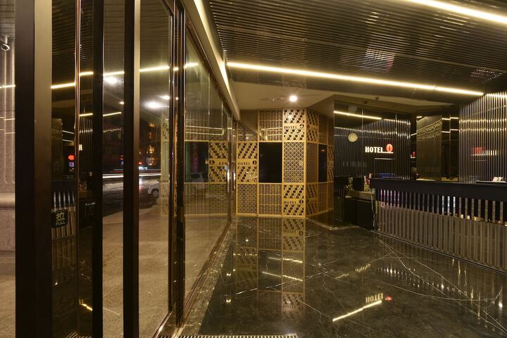Hotel 2 of 68