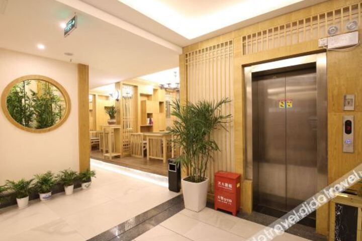 Hotel Interior 17 of 38