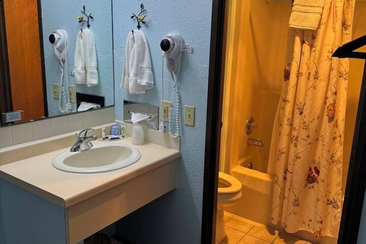 Room 65 of 106
