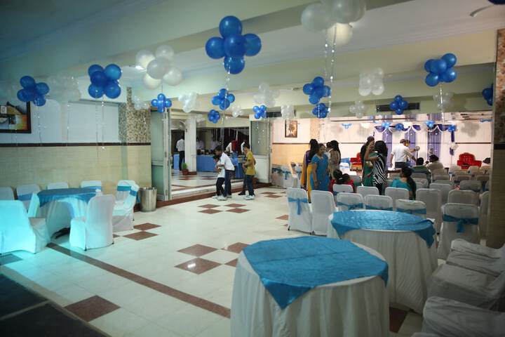 Ballroom/Hall 15 of 20