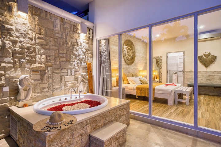 Jetted tub