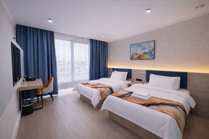 Room 17 of 33