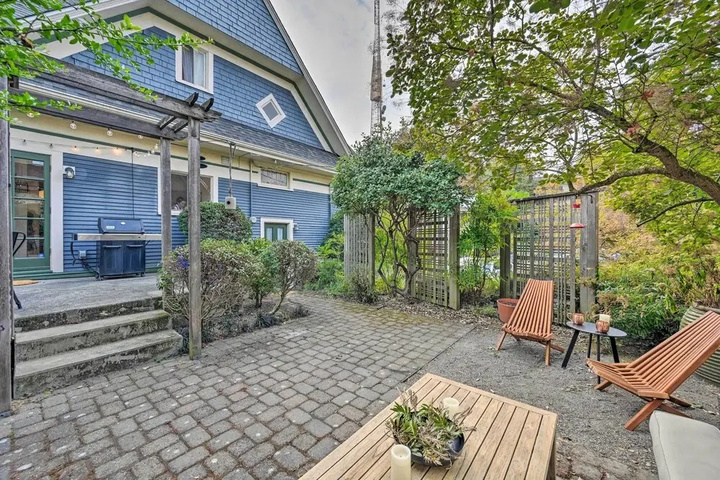 Photo of Stunning Queen Anne House w / Private Patio!