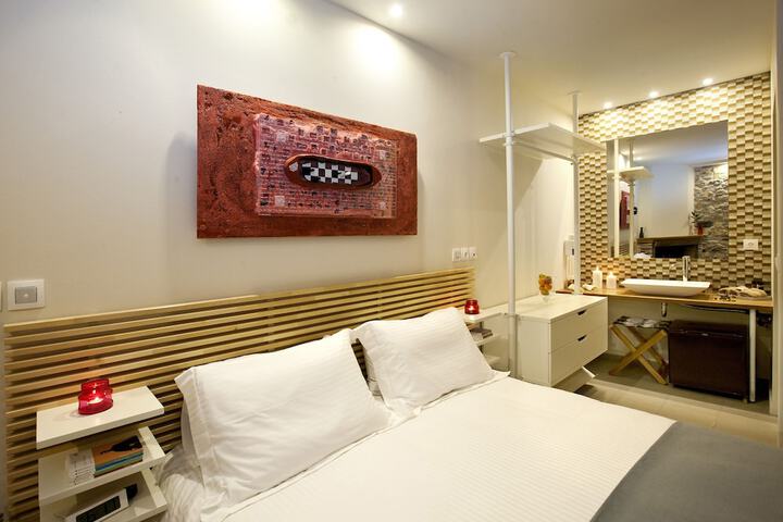 Room 5 of 96