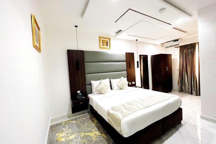 Room 17 of 100