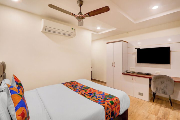 Room 25 of 32