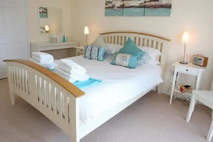 Arne View in Poole With 3 Bedrooms and 3 Bathrooms