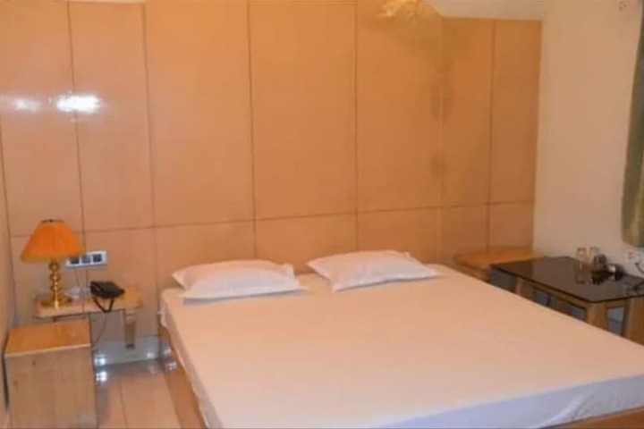 Room 9 of 14