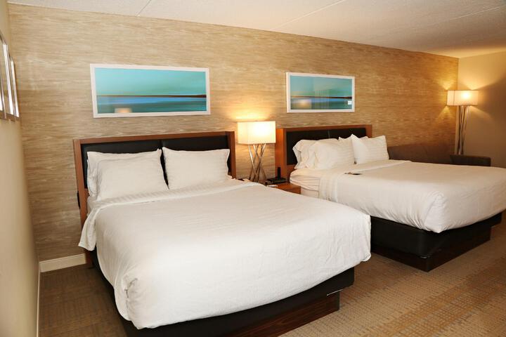 2 Queen Beds (3 of 6)