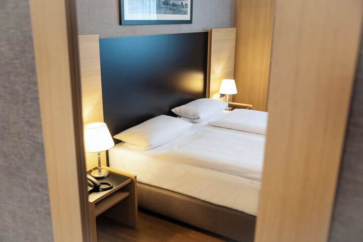 Room 18 of 98