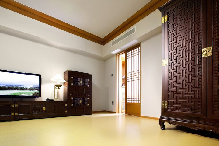 Room 10 of 71