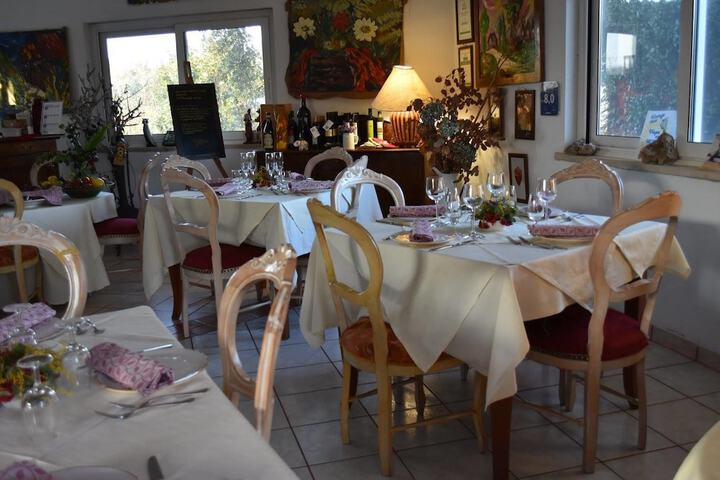 Dining 21 of 28
