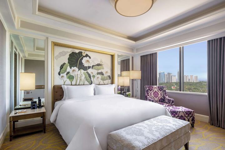 Room 25 of 100