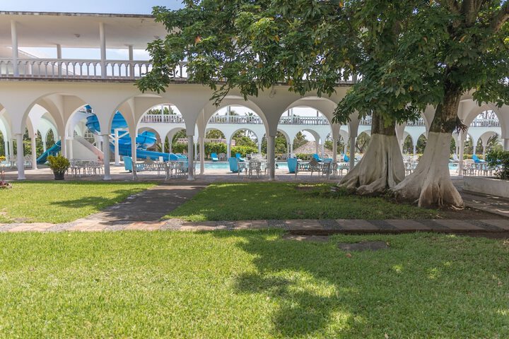 Hotel Exterior 152 of 182